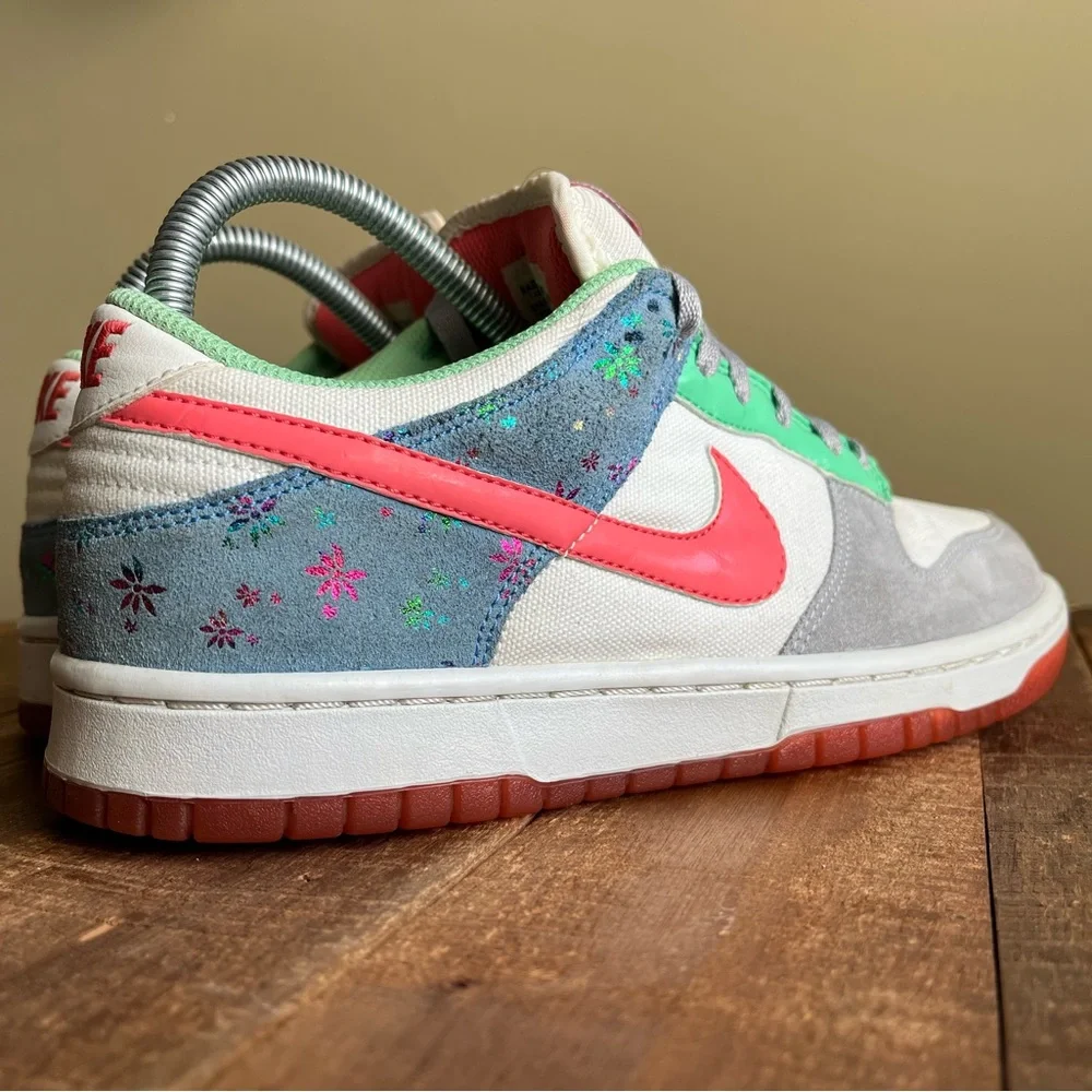 Vintage 2007 Nike Dunk Low, Womens 7.5, Metallic Summit White / Mist Blue - Picture 4 of 9